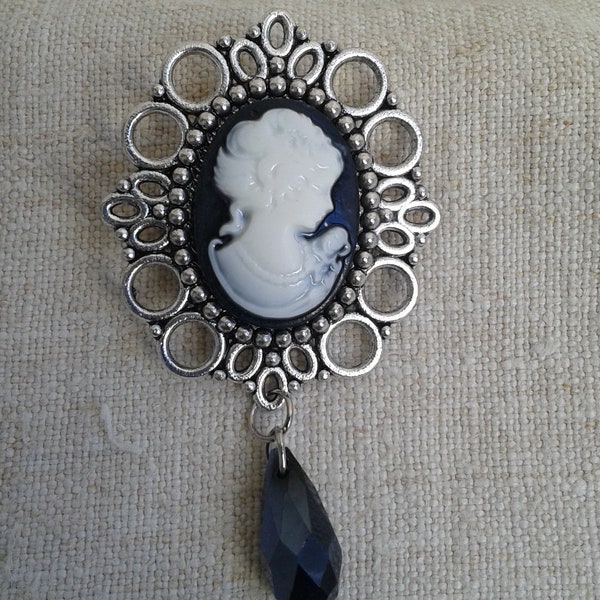 broche "camée noir et blanc"