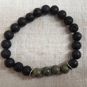 Herrenarmband „Lavaperlen und Serpentin“