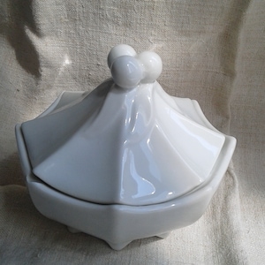 bonbonnière en porcelaine