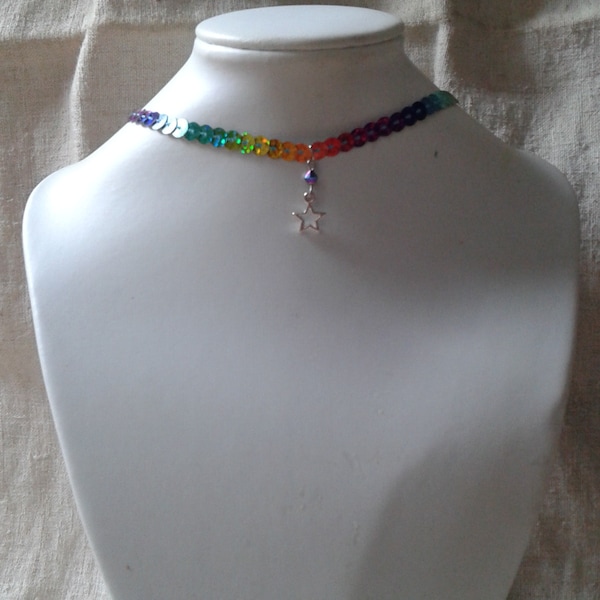 collier ras de cou "sequins multicolores et étoile"