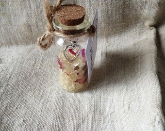 cadeau invité, lot de 10 petits flacons avec coeur et sel de bain d'Epsom, parfum vanille, cannelle