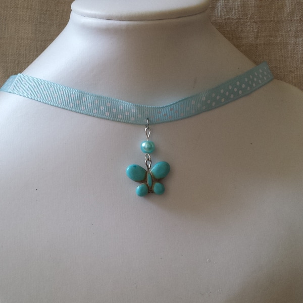 collier ras de cou "ruban bleu à pois et  papillon"