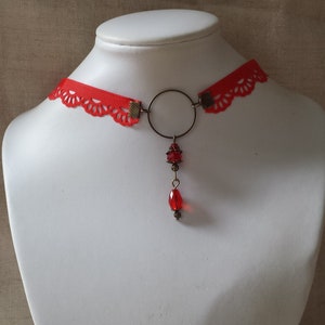 crew neck &quot;ring and red beads&quot;