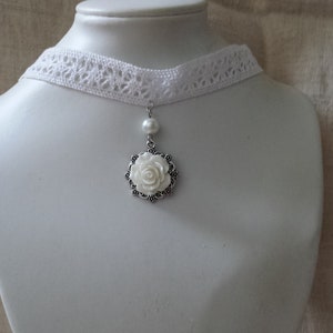 "white lace and flower" Choker necklace