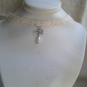 necklace "unbleached lace and small knot"