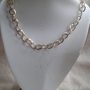 collar shaved neck &quot;chain large golden links&quot;