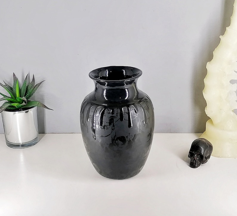 Gothic Skull Vase, Matte Black Goth Skulls Flowers, Macabre Alternative Flower, Emo Curved Vases, Black Ceramic, Decorative Ceramics, Weird image 5