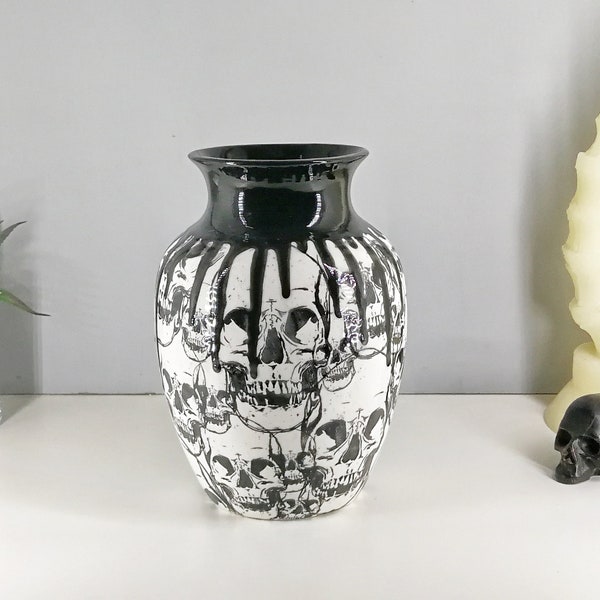 Vase crânes gothiques, fleurs gothiques crânes, fleur alternative macabre, vases incurvés emo, céramique noire et blanche, céramique décorative, effrayant étrange