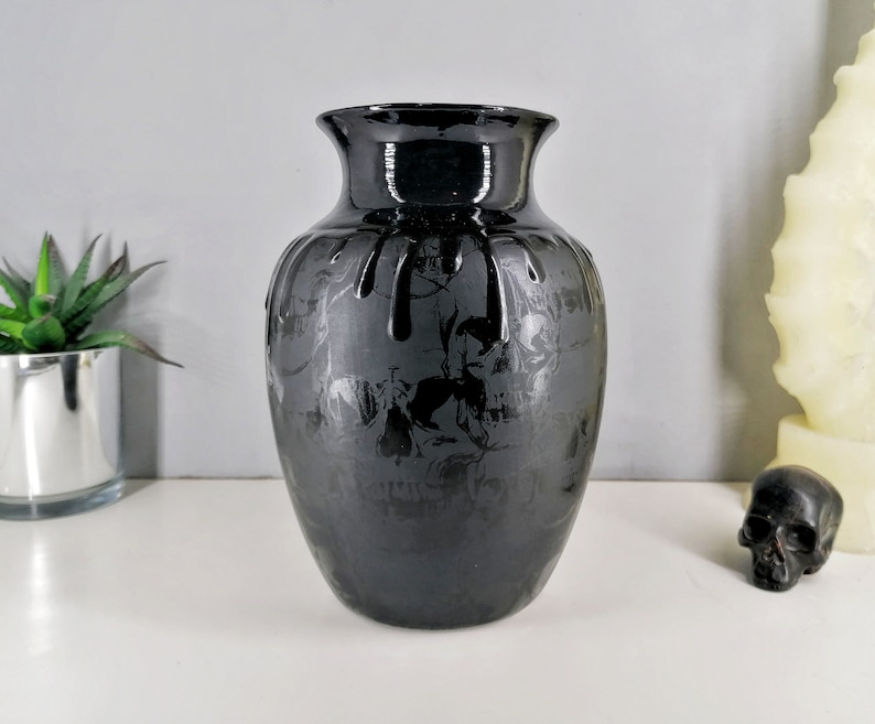 Gothic Skull Vase, Matte Black Goth Skulls Flowers, Macabre Alternative Flower, Emo Curved Vases, Black Ceramic, Decorative Ceramics, Weird image 3