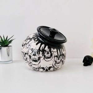 Skull Cookie Jar, Skulls Biscuit Barrel, Kitchen Storage Canister, Cupboard Flour Pots, Gothic Ceramic Cookies, Goth Oats, Weird Wonderful