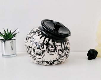 Skull Cookie Jar, Skulls Biscuit Barrel, Kitchen Storage Canister, Cupboard Flour Pots, Gothic Ceramic Cookies, Goth Oats, Weird Wonderful