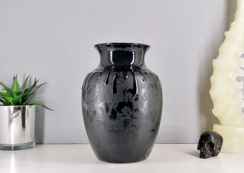 Gothic Skull Vase, Matte Black Goth Skulls Flowers, Macabre Alternative Flower, Emo Curved Vases, Black Ceramic, Decorative Ceramics, Weird image 2