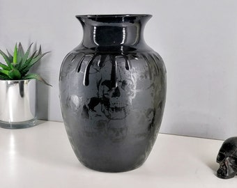 Gothic Skull Vase, Matte Black Goth Skulls Flowers, Macabre Alternative Flower, Emo Curved Vases, Black Ceramic, Decorative Ceramics, Weird