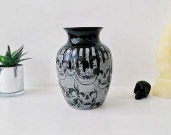 Gothic Skull Vase, Grey Glaze, Goth Skulls Flowers, Macabre Alternative Flower, Emo Curved Vases, Decorative Ceramic, Weird Wonderful