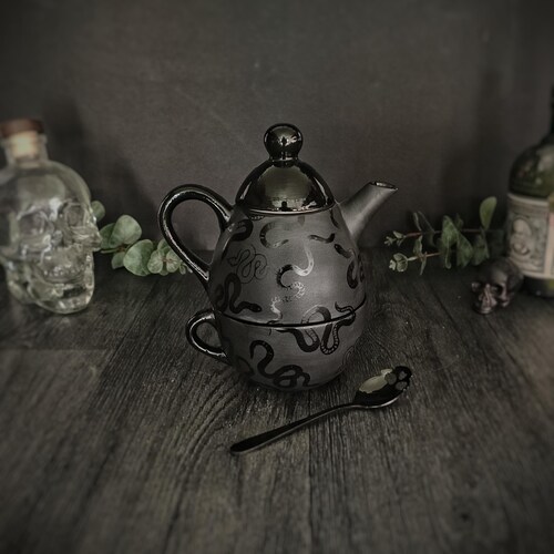 Théière gothique serpent, théière individuelle, bouilloire noir mat, pots de chaudron, cadeau de Noël unique, serpent gothique en céramique, serpents de cuisine d'Halloween