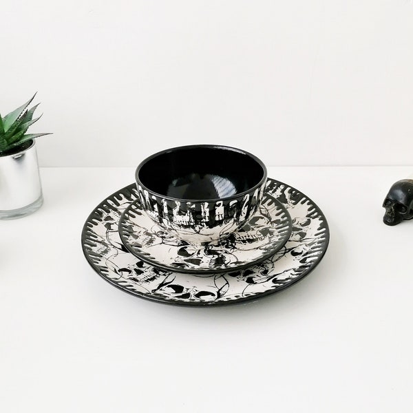 Skull Dinner Set, Gothic Lunch Service, Alternative Coupe Plate, Black Bowl, Macabre Emo Ceramic, Unique Gift Present, Weird Wonderful Rock