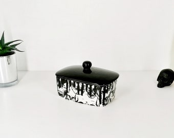 Skull Butter Dish, Skulls dome bowl, Matte Black, Gothic Gift, Creepy dishes, Halloween homeware, Handpainted ceramic, Unique Kitchen Design