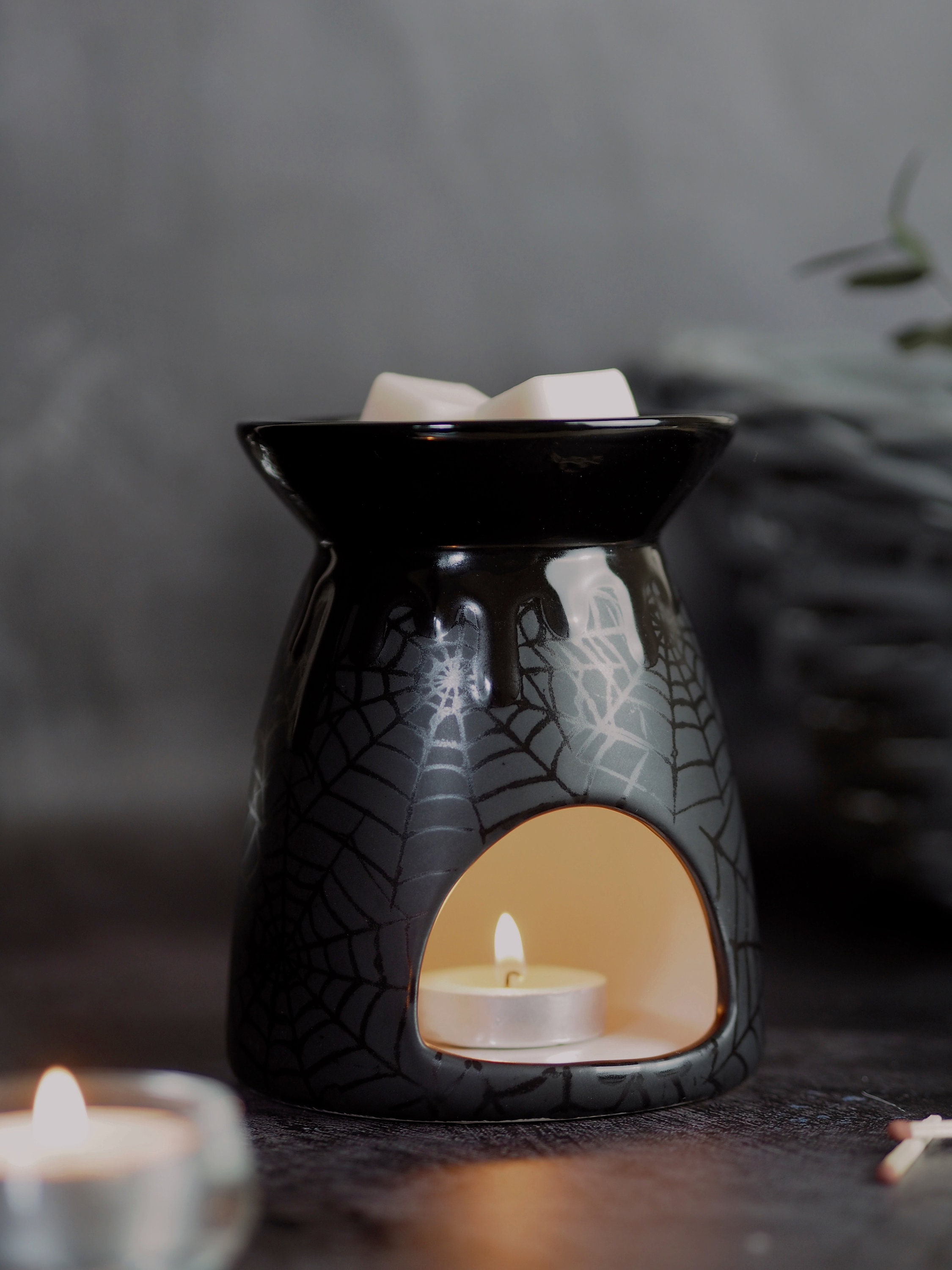 Self-Warming Oil Burner / Wax Melter Lamp - BLACK - Dark Candles