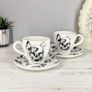 Schädel Schmetterling Teetasse, Tasse und Untertasse, Gothic Design, Gothic Tee-Set, englischer Tee, handbemalte Keramik, einzigartiges Weihnachtsgeschenk, wunderbar