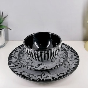 Grey Skull Dinner Set, Gothic Lunch, Alternative Coupe Plate, Black Skulls Bowl, Grey Ceramics, Unique Gift Service, Weird Wonderful