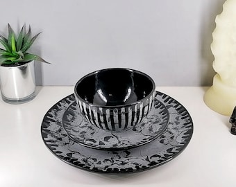 Grey Skull Dinner Set, Gothic Lunch, Alternative Coupe Plate, Black Skulls Bowl, Grey Ceramics, Unique Gift Service, Weird Wonderful