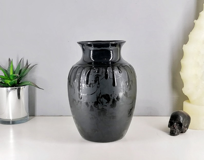 Gothic Skull Vase, Matte Black Goth Skulls Flowers, Macabre Alternative Flower, Emo Curved Vases, Black Ceramic, Decorative Ceramics, Weird image 6