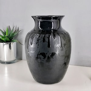 Gothic Skull Vase, Matte Black Goth Skulls Flowers, Macabre Alternative Flower, Emo Curved Vases, Black Ceramic, Decorative Ceramics, Weird image 4