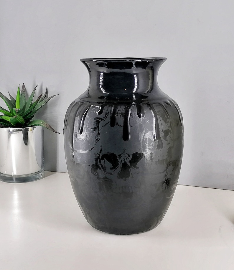 Gothic Skull Vase, Matte Black Goth Skulls Flowers, Macabre Alternative Flower, Emo Curved Vases, Black Ceramic, Decorative Ceramics, Weird image 4