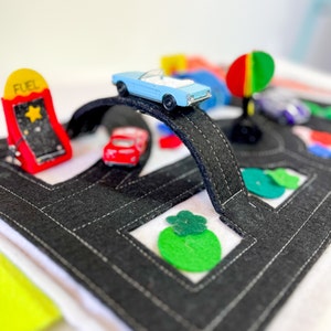Felt Toy Car Play Mat: Foldable Travel Playscape with 3D Pop-Ups
