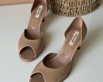 Zapatos de vestir de piel beige para mujer, tacones bajos únicos y cómodos, calzado elegante hecho a mano, regalo diario o de cumpleaños para ella.