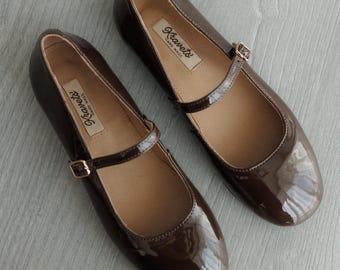 Leather Mary Jane Shoes for Women, Vintage Style Low Block Heel Flats in Chocolate, Comfortable Fall Winter Gift for Her
