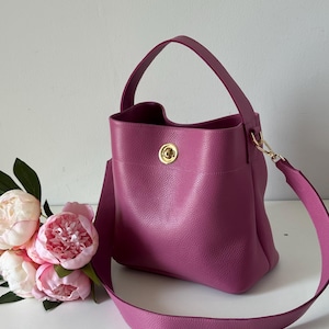 Fuchsia Leder Crossbody Bag, Designer Bucket Bag Handtasche, Bucket Purse, Bunte Ledertasche, Geschenk für Sie