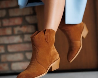 Kozaki damskie, botki w kolorze camelowym, wygodne, ręcznie robione, zamszowe buty w stylu kowbojskim, damskie buty jesienne, strój na święta