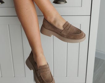 Mocassini classici in pelle scamosciata beige con punta tonda - Scarpe vintage da donna, eleganti mocassini per tutti i giorni, regalo per la festa della mamma
