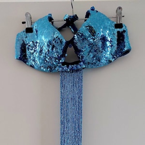 Costume de bedlah égyptien vintage - Ensemble de danse orientale aigue-marine avec coquillages, paillettes et franges, Le Caire fait main, ceinture réglable