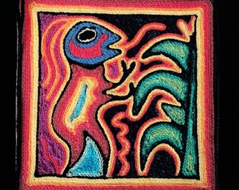 Pintura Vintage em Fio Huichol – Arte Popular El Curandero Nierika (10 x 10 cm)