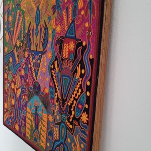 José Benítez Sánchez Pintura em Fio Huichol (1991) – Cosmologia do Cervo Peiote – Arte Indígena Wixárika 60 cm imagem 4