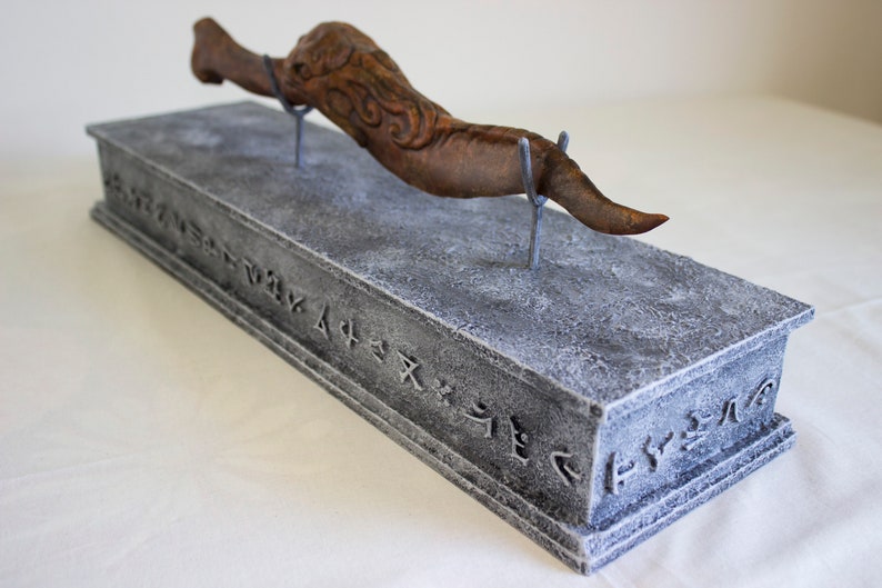 Cthulhu dagger with display stand Rust edition