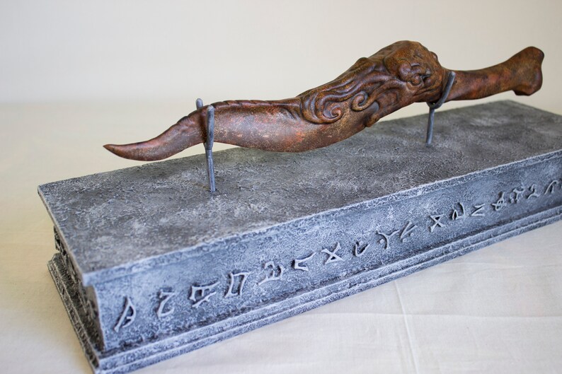 Cthulhu dagger with display stand Rust edition