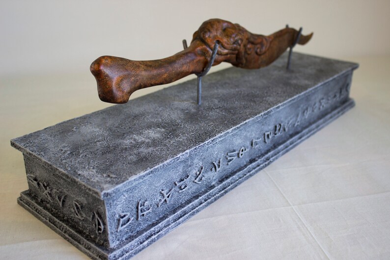 Cthulhu dagger with display stand Rust edition