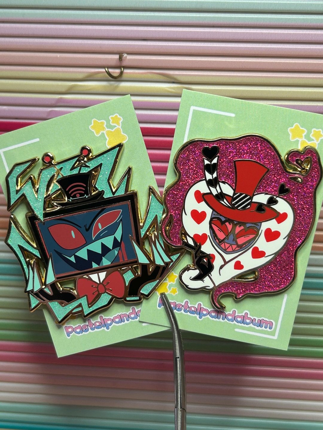 ハズビン ホテル - Vox & Valentino エナメル ピンバッジ - Etsy