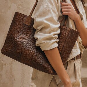 Brown Python Leather Tote Bag – Italian Shoulder Purse – Elegant Everyday Handbag – Made in Italy