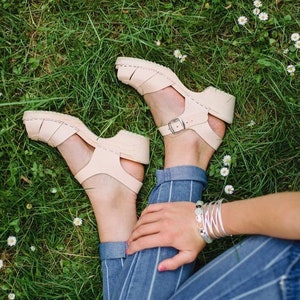 Womens Clogs Leather Sandals Low Heels. Peep Toe Clogs in Natural Leather by Lotta from Stockholm Wooden Clogs handmade in Sweden.