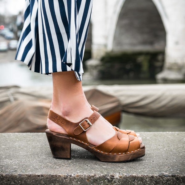 Schwedische Clogs Peep Toe aus braunem geöltem Nubukleder von Lotta aus Stockholm / Holzschuh / Sandalen / Absatz / Schweden / Lottafromstockholm