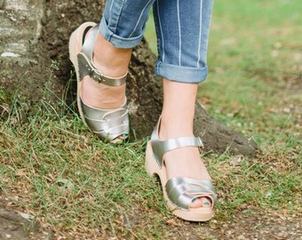 Womens Clogs Leather Sandals Low Heels. Peep Toe Clogs in Silver PU Leather by Lotta from Stockholm Wooden Clogs handmade in Sweden.