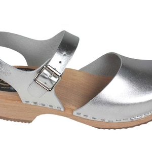 Womens clogs in silver Low Wood by Lotta from Stockholm with natural wooden clogs base.