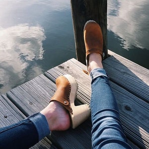 Swedish Clogs High Heels Mules Classic Brown Oiled Nubuck, Buckle & Tractor Sole Lotta from Stockholm Scandinavian Clogs Handmade in Sweden