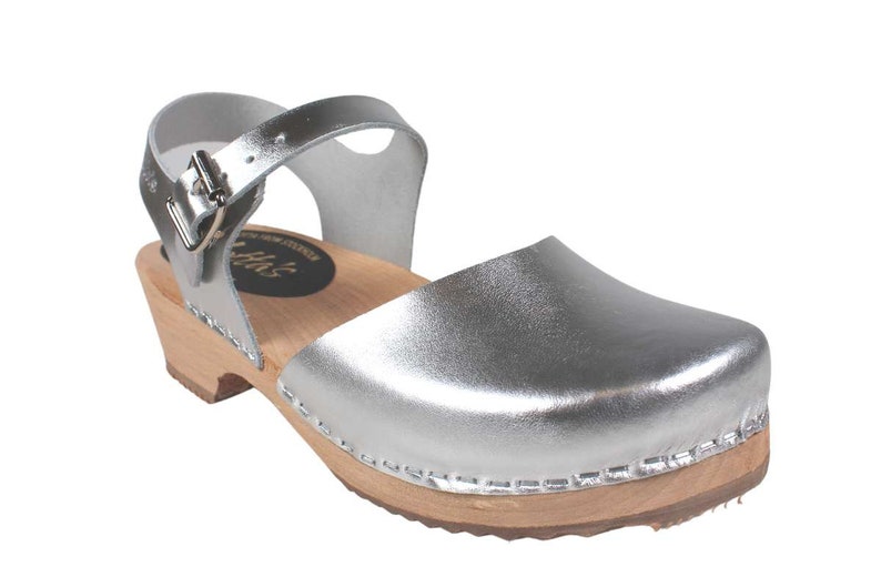 Womens clogs in silver Low Wood by Lotta from Stockholm with natural wooden clogs base.
