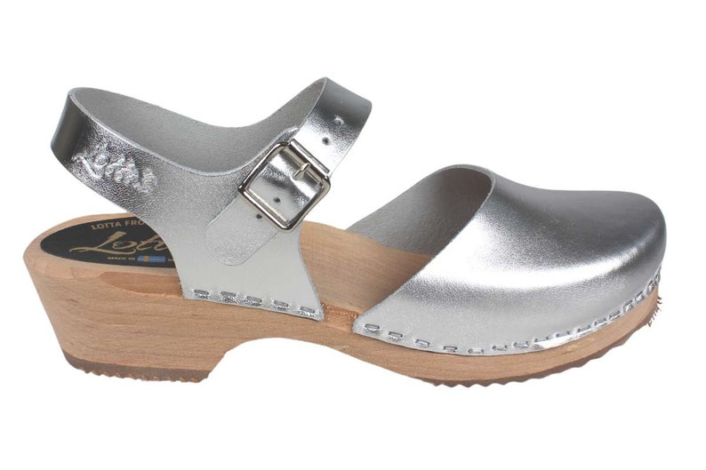 Womens clogs in silver Low Wood by Lotta from Stockholm with natural wooden clogs base.