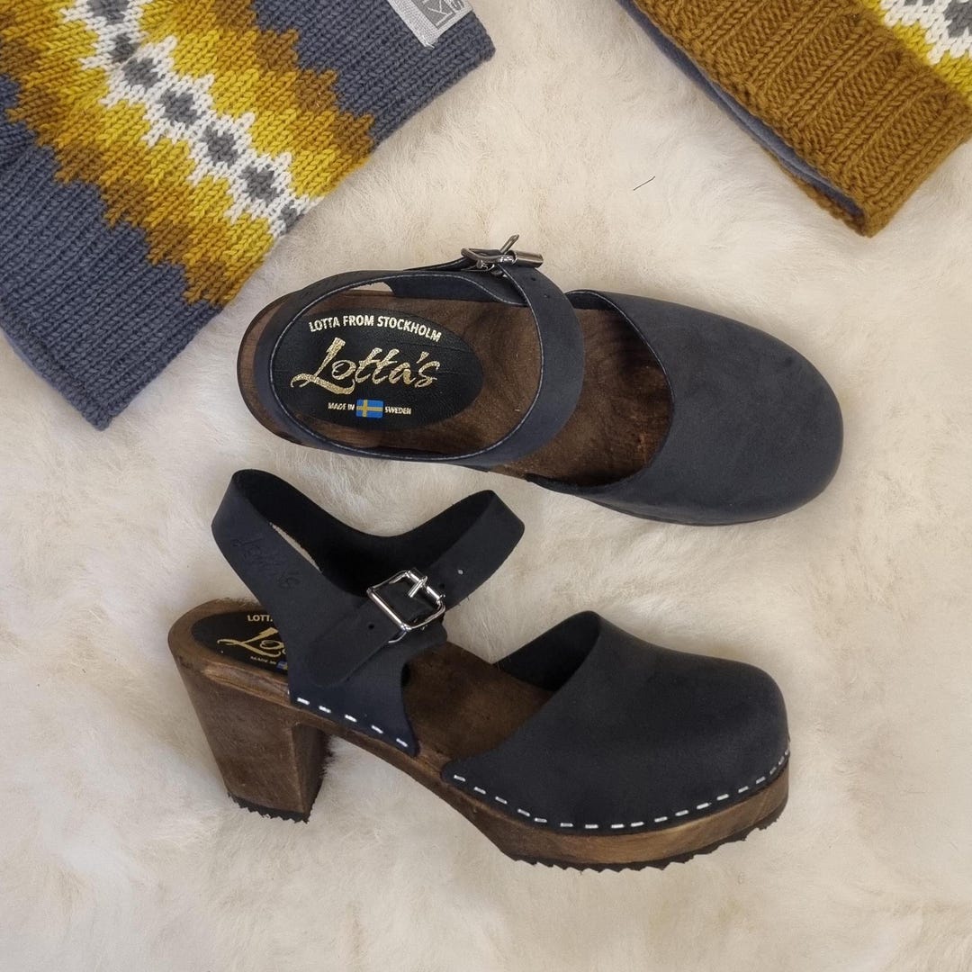 Zuecos de mujer con tacón alto y suela de goma en piel de nobuk - Main Image